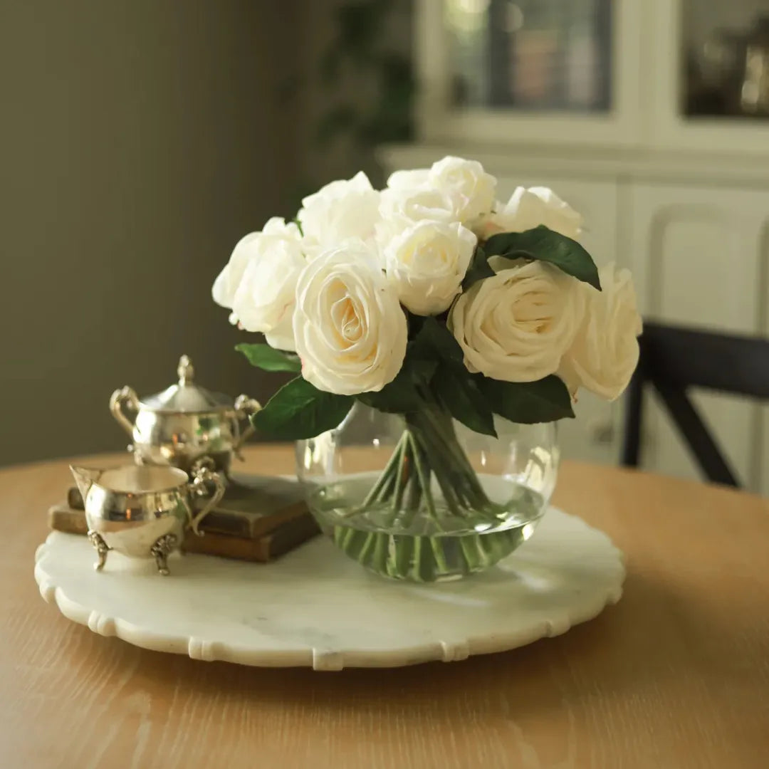 arranjo-de-rosas-artificiais-brancas-realistas