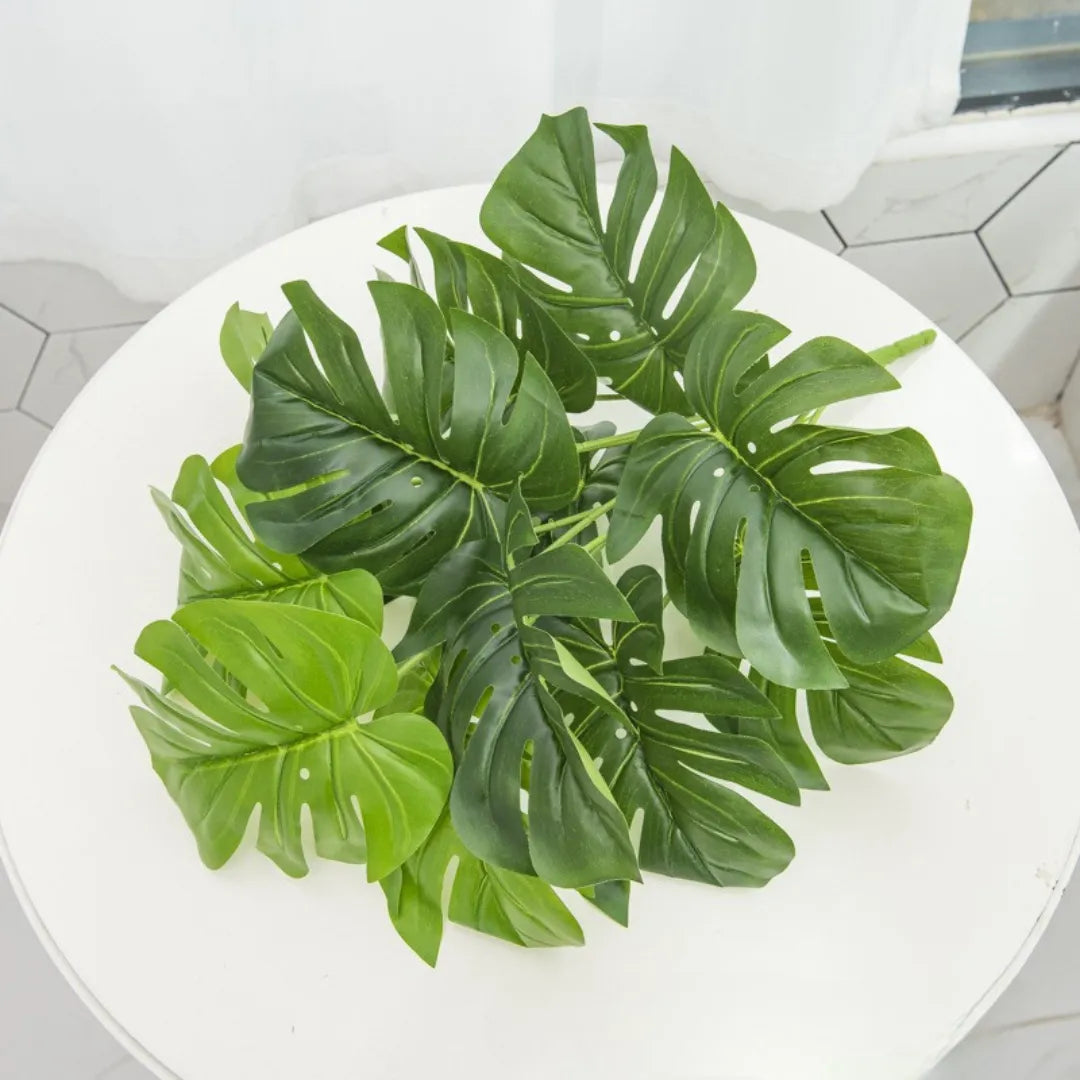 planta-artificial-monstera-com-folhas-tropicais